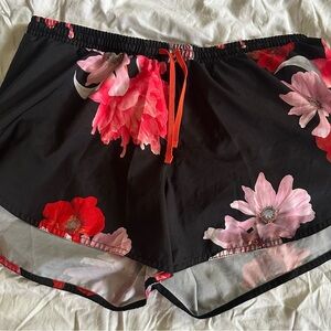 Bundle of 2 Old Navy Go-Dry Run Shorts: Size Large Floral‎ and black leopard